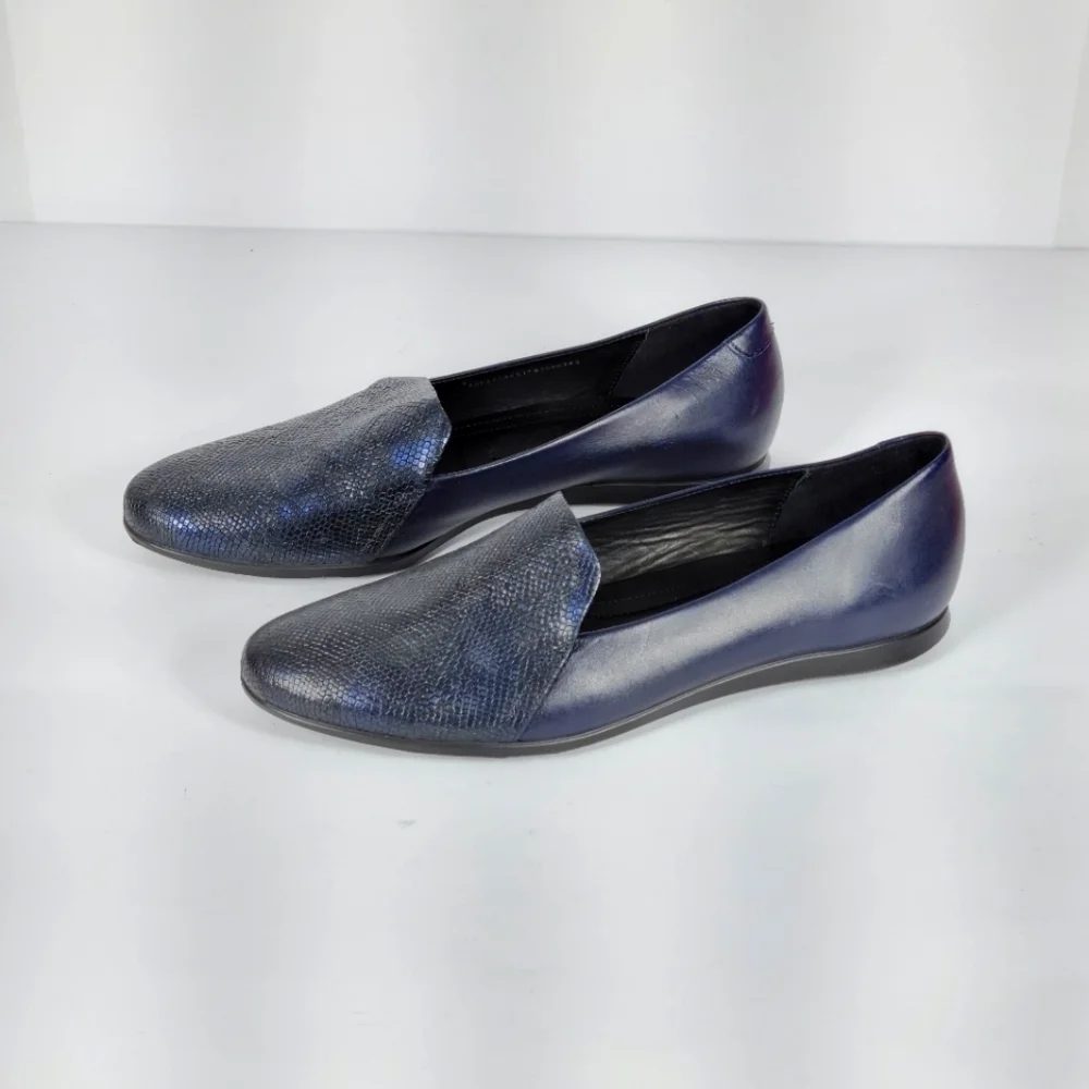 Ecco Women's Shimmering Navy Loafers #755 Size EU 40 (US 9-9.5)